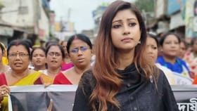 লাভলি মৈত্রের নামে হঠাৎ চুনের প্রলেপ দেওয়া হল কেন?