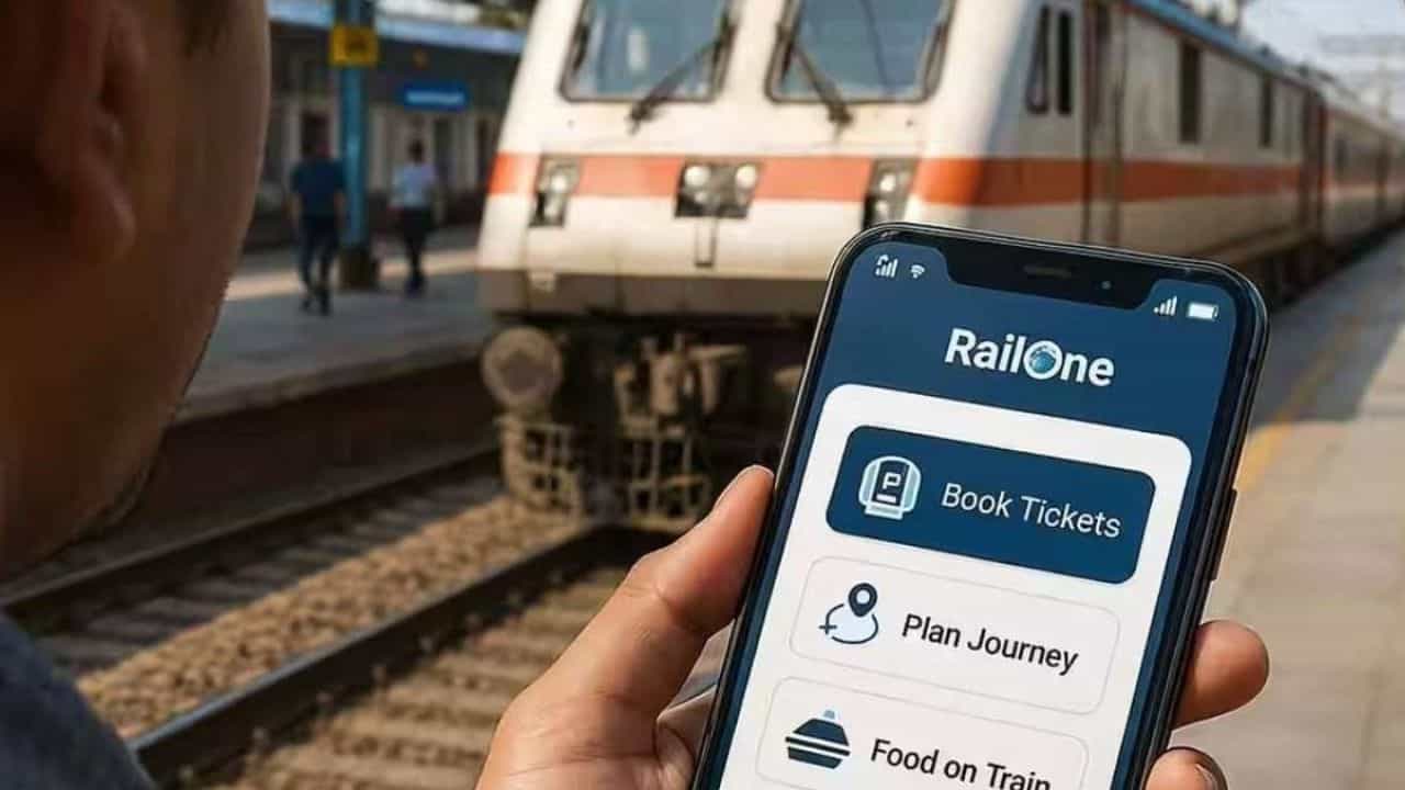 Rail App: ট্রেনের টিকিট কাটলেই মিলবে ক্যাশব্যাক, রেলের এই নতুন অ্যাপে কী কী সুবিধা পাবেন Rail App: ট্রেনের টিকিট কাটলেই মিলবে ক্যাশব্যাক, রেলের এই নতুন অ্যাপে কী কী সুবিধা পাবেন