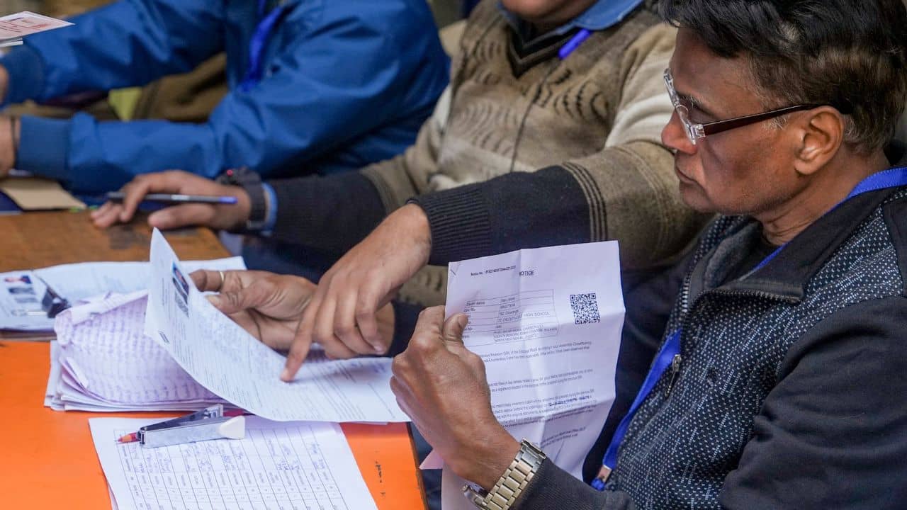 SIR: কত নাম থাকবে ২৮ তারিখের তালিকায়? অমীমাংসিত ভোটার কত?