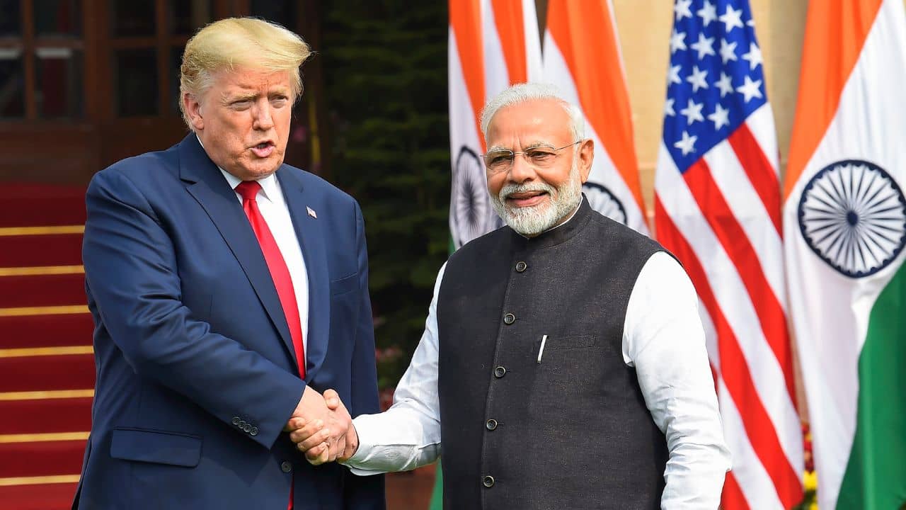 India-US trade deal: মার্কিন শুল্ক ১৮ থেকে কমে ১০ শতাংশ, ভারত-আমেরিকার বাণিজ্যচুক্তিতে কি প্রভাব পড়বে?