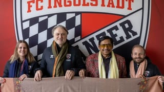 ফুটবল ও কাশ্মীরী কারুশিল্পের এক অনন্য মেলবন্ধন!