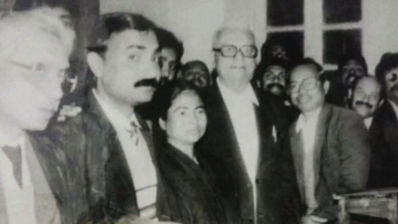 Balurghat: ওরা জামিন পায়নি! শুনেই নিজেই কালো গাউন পরে সেদিন বালুরঘাট কোর্টে সওয়াল করেছিলেন মমতা