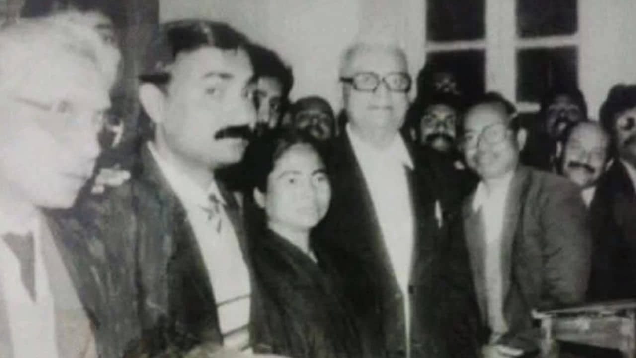 Balurghat: ওরা জামিন পায়নি! শুনেই নিজেই কালো গাউন পরে সেদিন বালুরঘাট কোর্টে সওয়াল করেছিলেন মমতা