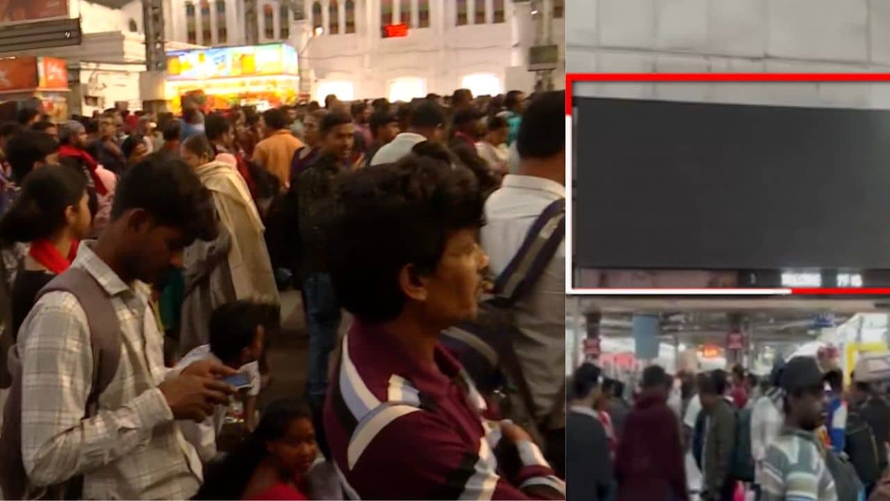 Sealdah Local Train: ডিসপ্লে বোর্ড পুরো কালো, ট্রেন ছাড়ছে ২-৩ ঘণ্টা দেরিতে, চরম হয়রানি শিয়ালদহে