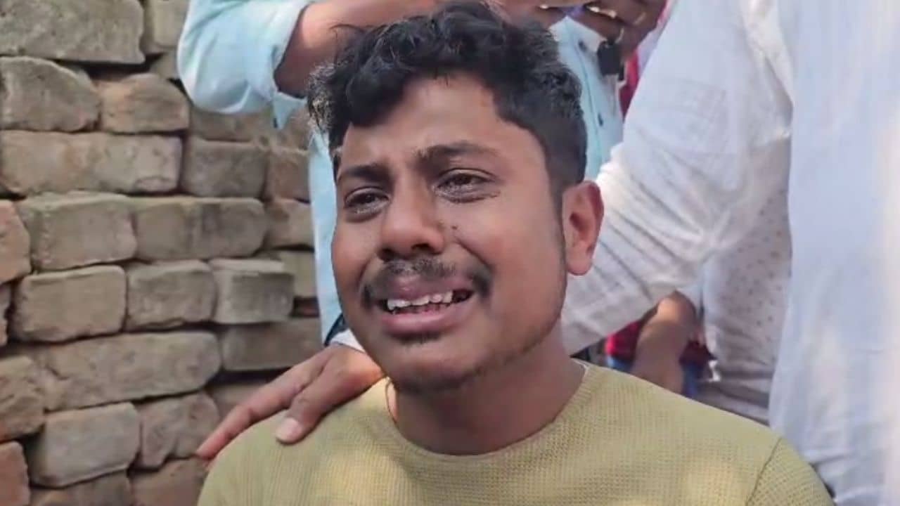 SIR in Bengal: ফের BLO-র মৃত্যু, হাউহাউ করে কেঁদে সন্তান বললেন, কমিশন অত্যাচার করল