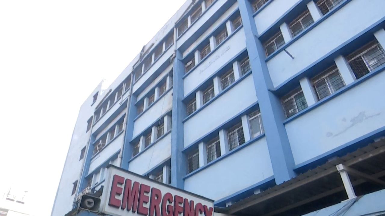 NRS Hospital: NRS হাসপাতালে চোরের উৎপাত, পুলিশকে বললেও ধরছে না চোর? তুমুল হইচই NRS Hospital: NRS হাসপাতালে চোরের উৎপাত, পুলিশকে বললেও ধরছে না চোর? তুমুল হইচই