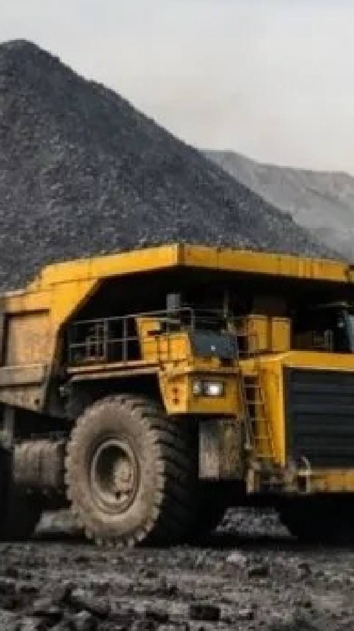 কয়লা পাচার কাণ্ডে বড় পদক্ষেপ: লালা-ঘনিষ্ঠ নীরজ সিং-এর বিরুদ্ধে হুলিয়া জারি করল দিল্লির আদালত!