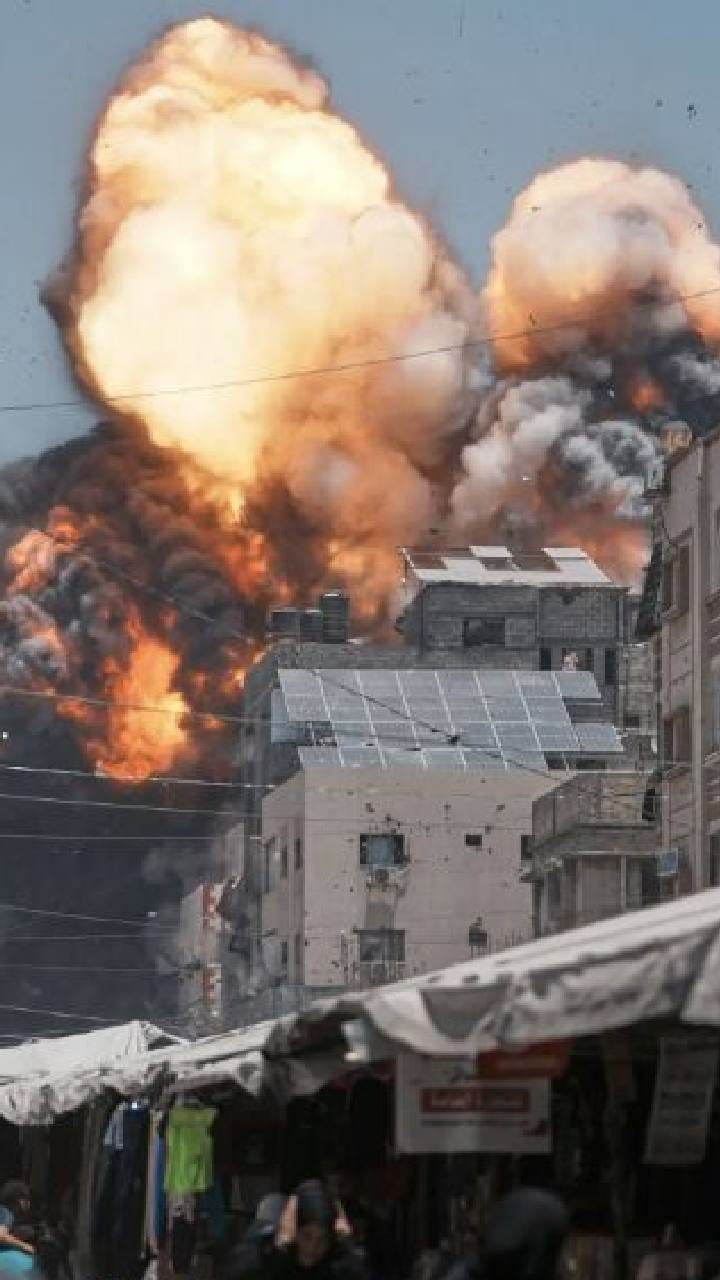 ভাঙড়ে বিপুল বোমা ও আগ্নেয়াস্ত্র উদ্ধার: আইএসএফ কর্মীর বাড়ি থেকে গ্রেফতার ২