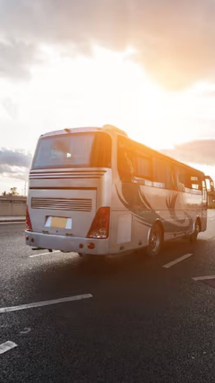 ১৭ মাস পর ফের চালু হলো ভারত-বাংলাদেশ বাস পরিষেবা: আগরতলা-ঢাকা-কলকাতা রুটে স্বস্তি