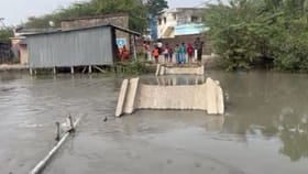 বাম আমলে তৈরি সেতু, রক্ষণা-বেক্ষণের অভাব, লোকজন নিয়ে ভেঙে পড়ল খালে