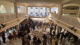 জুম্মার নমাজের সময় শিয়াদের মসজিদে ভয়াবহ বিস্ফোরণ! কাঁপছে পাকিস্তান