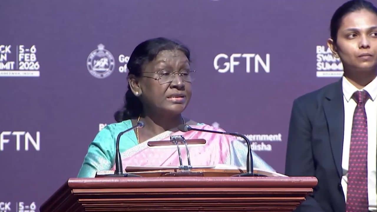 President Droupadi Murmu: এআই-বিপ্লবে সামিল ভারত, বিকাশের রোডম্যাপ দেখালেন রাষ্ট্রপতিও