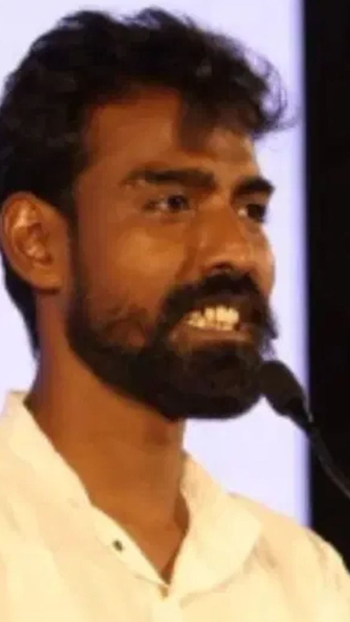 'যে প্রতীক-উরকে চিনি, সে লাল ঝান্ডা হাত থেকে নামিয়ে রাখতে পারে না'