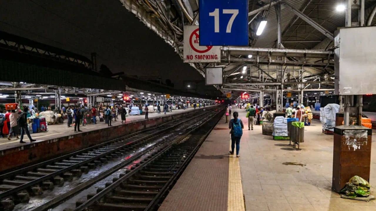 Eastern railway: বিভিন্ন স্টেশন কীভাবে নোংরা হচ্ছে? তথ্য সামনে আনল পূর্ব রেল