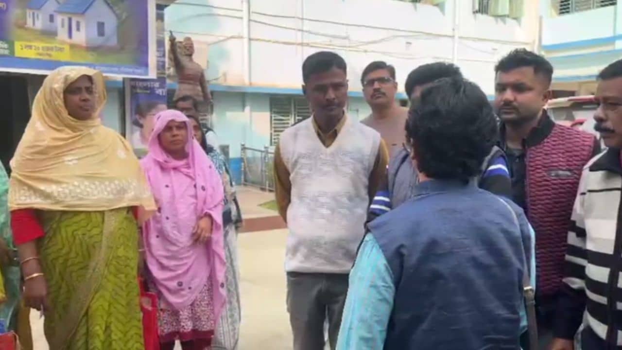 SIR: বৈধ ভোটারদের মৃত এবং বাংলাদেশি দেখিয়ে ফর্ম ৭ জমা? বিস্ফোরক অভিযোগ BJP-র বিরুদ্ধে