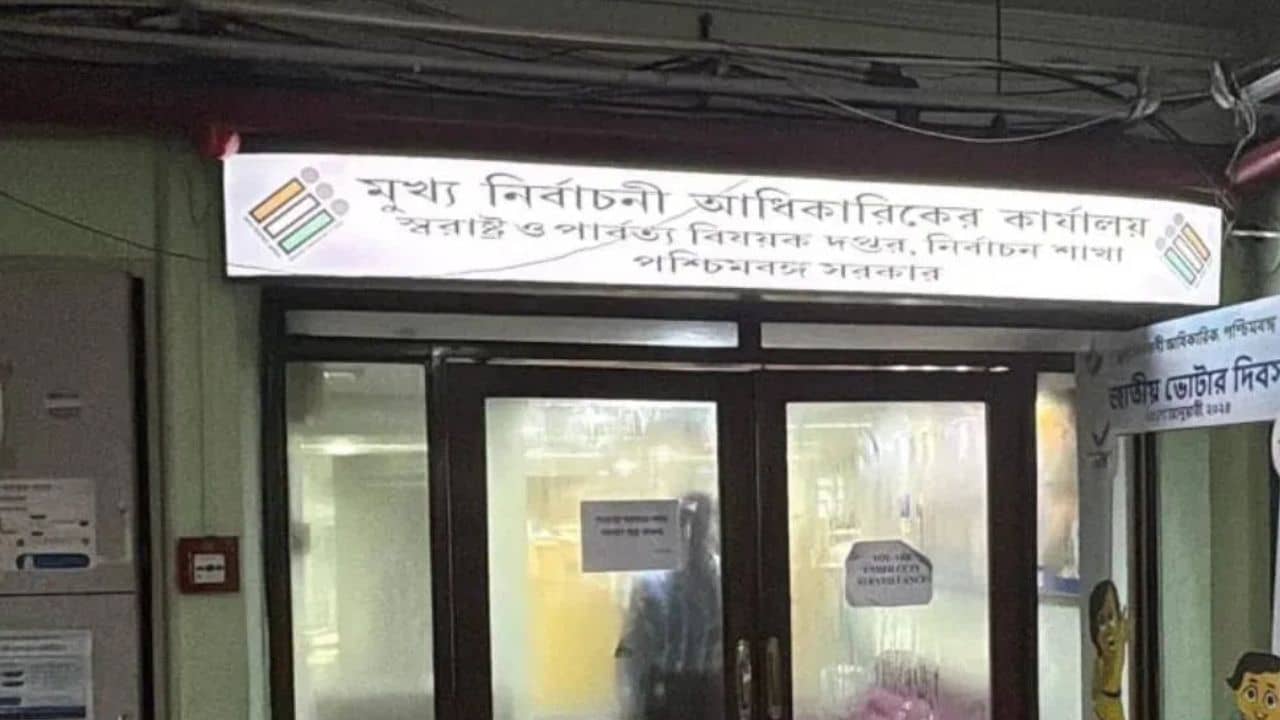 SIR-র চূড়ান্ত ভোটার তালিকা থেকে আরও ১০ লাখ নাম বাদ যাবে?