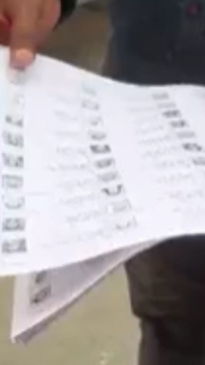 বুথে বুথে প্রকাশিত SIR তালিকা, হাতে পেলেন BLO-রা