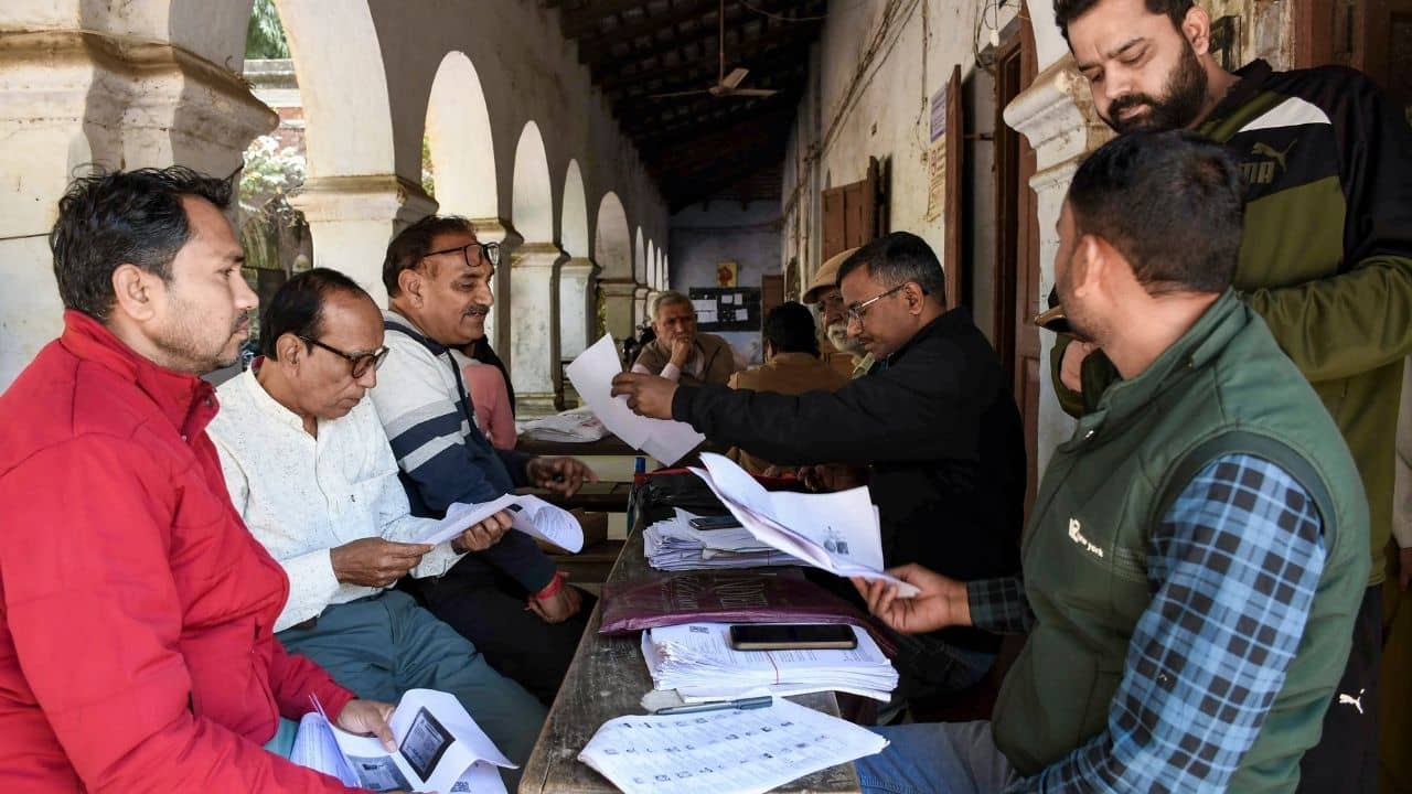 SIR: আপাতত ২৫০ জন জুডিশিয়াল অফিসার দেওয়া সম্ভব, তেমনই মনে করছে হাইকোর্ট