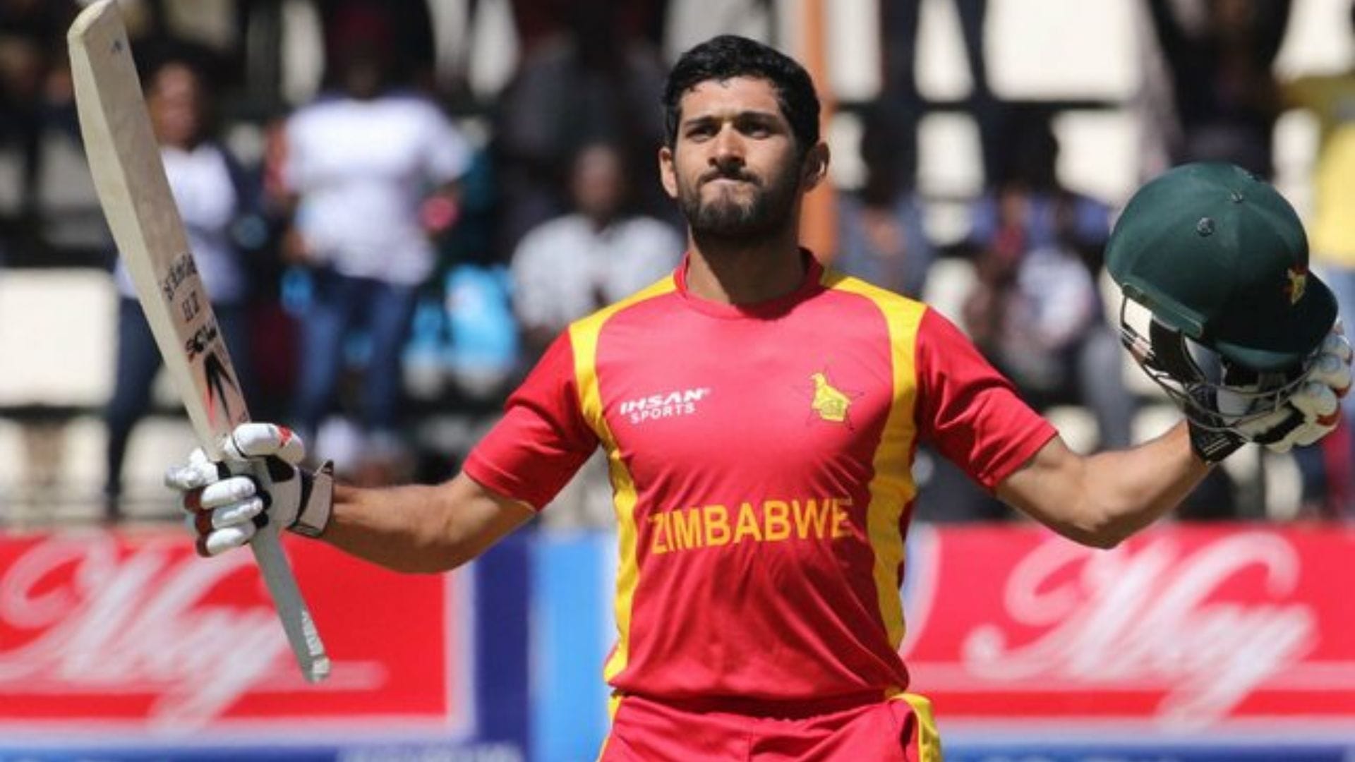 সিকান্দার রাজা- আবার টি-টোয়েন্টির মূলস্রোতে ফিরেছে জিম্বাবোয়ে। দলের ক্যাপ্টেন তো বটেই, চমৎকার অলরাউন্ডারও। ব্যাটিংয়ের পাশাপাশি অফস্পিন বোলিং করেন। জিম্বাবোয়ের সোনালি অতীত না থাকলেও দলকে গোছানো থেকে মাঠে লড়াই করা, সবেতেই ভরসার মুখ সিকান্দার রাজা। আইপিএলে পাঞ্জাব কিংসের প্রতিনিধিত্বও করেছেন। উপমহাদেশের পরিবেশে দলকে সাফল্য দিতে পারবেন বলে মনে করা হচ্ছে। 