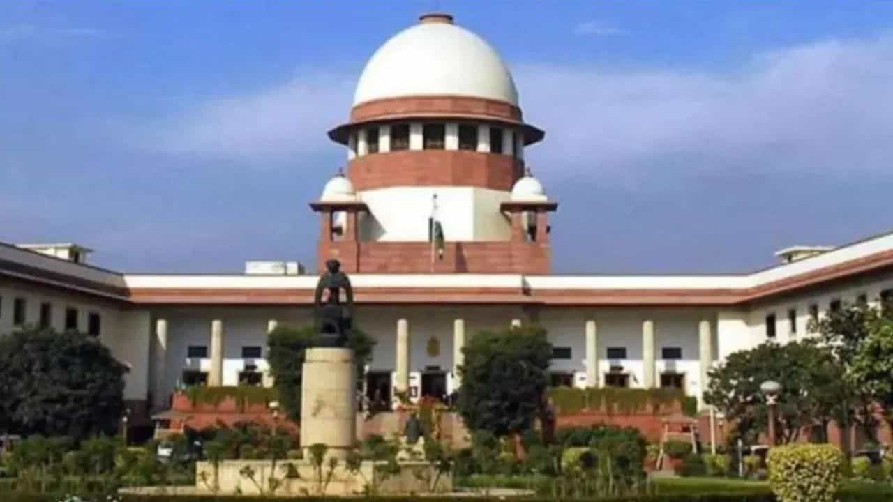 Supreme Court: ভোটের আগে ফের 'জেগে উঠল' ৩২ হাজার চাকরি বাতিল মামলা, এবার চ্যালেঞ্জ সুপ্রিম কোর্টে Supreme Court: ভোটের আগে ফের 'জেগে উঠল' ৩২ হাজার চাকরি বাতিল মামলা, এবার চ্যালেঞ্জ সুপ্রিম কোর্টে