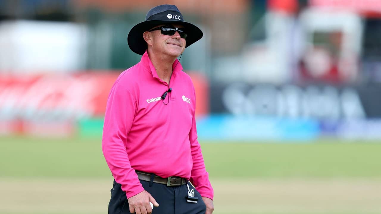 Cricket News: উত্তরপ্রদেশে ক্রিকেট ম্যাচ চলাকালীন মৌমাছির হামলায় মৃত্যু আম্পায়ারের!