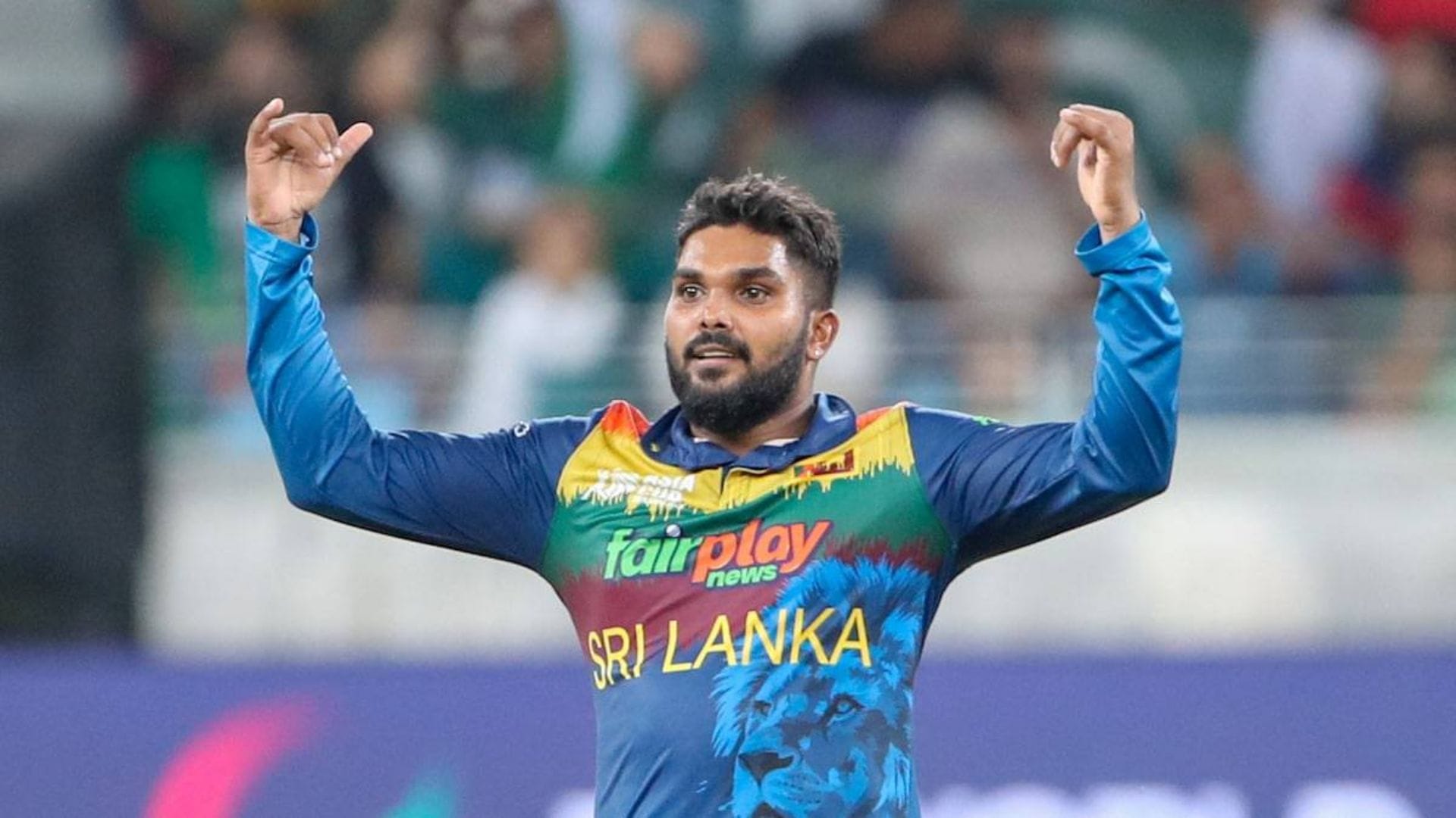 ওয়ানিন্দু হাসারাঙ্গা--- শ্রীলঙ্কার অত্যন্ত প্রতিভাবান লেগস্পিনার এবং অলরাউন্ডার। তিনি টি-টোয়েন্টি এবং ওয়ানডে ক্রিকেটে তাঁর দুরন্ত স্পিন বোলিংয়ের পাশাপাশি দ্রুত গতিতে রান তুলতে পারেন। তিনি ওয়ান ডে-তে দ্রুততম ১০০০ রান ও ১০০ উইকেট নেওয়ার রেকর্ড গড়েছেন। টি-টোয়েন্টিতে দ্রুততম ১০০ উইকেট অর্জনকারী বোলারদের মধ্যে তিনি অন্যতম। ভারতের সঙ্গে শ্রীলঙ্কাও বিশ্বকাপের যৌথ আয়োজক। ঘরের মাঠে দলের ভরসার মুখ হাসারাঙ্গা। 