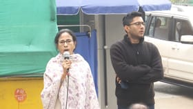 স্বরাষ্ট্রমন্ত্রীকে চ্যালেঞ্জ ছু়ড়ে সোজা বঙ্গ ভবনে মমতা