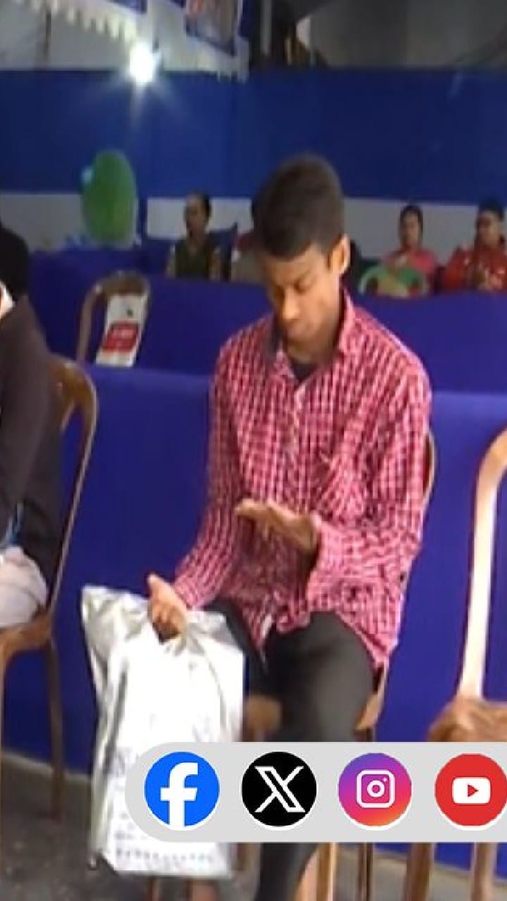 ভাতা চাইতে এসেও চাকরি চাইছেন বেকাররা