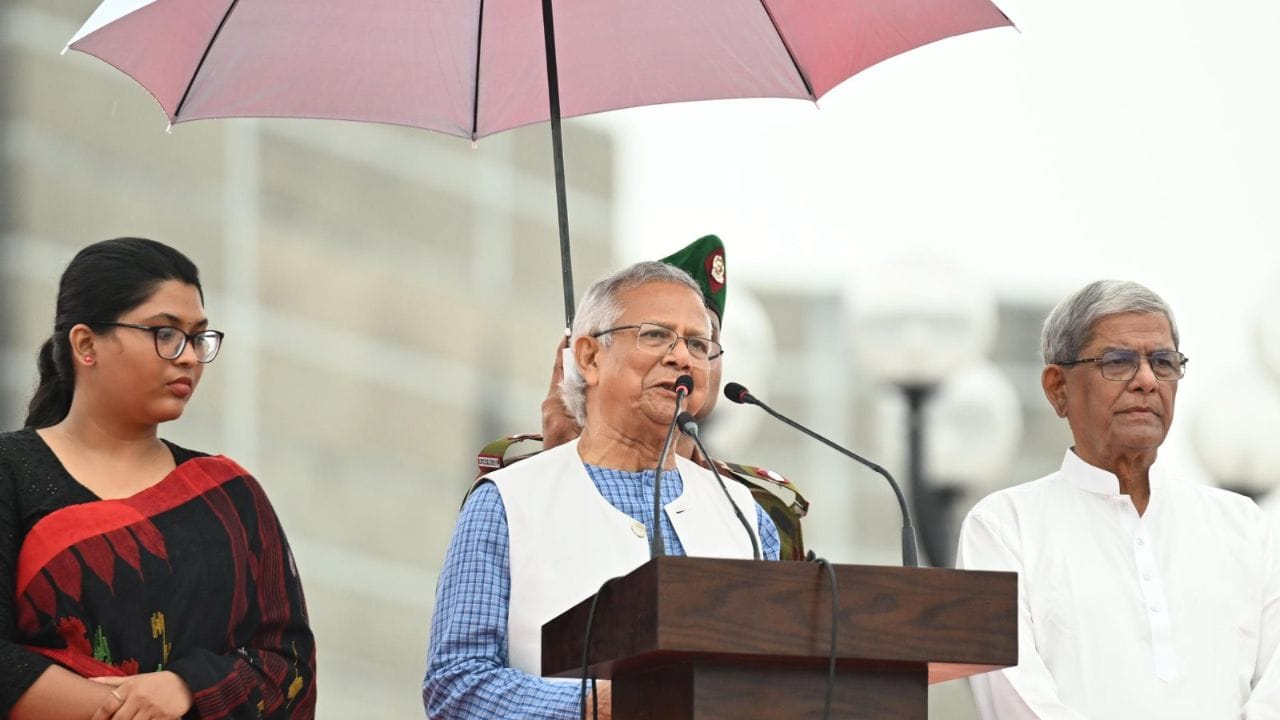 বহাল তবিয়তে থাকবেন ইউনূস? মিলবে নয়া দায়িত্ব? ইঙ্গিত তারেক-ঘনিষ্ঠের