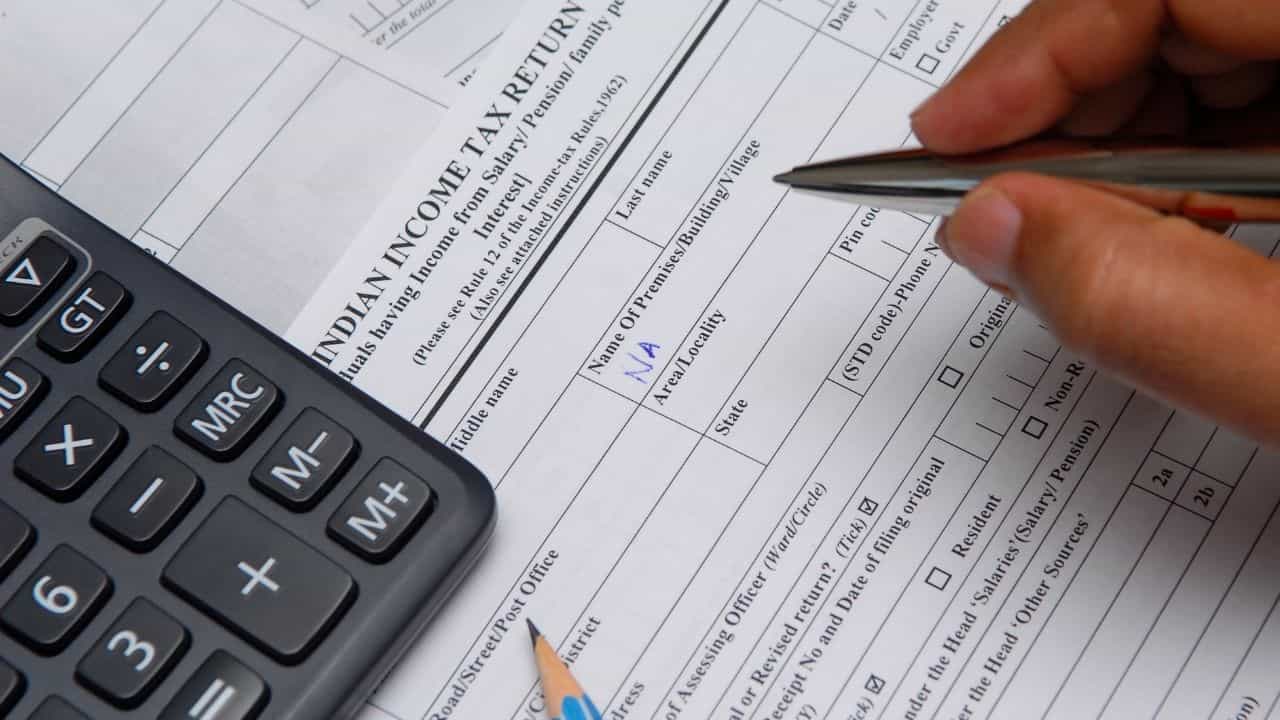 Income Tax Return: ৩১ ডিসেম্বর নয়, আয়কর রিটার্ন জমা দিতে পারবেন কবে অবধি? Income Tax Return: ৩১ ডিসেম্বর নয়, আয়কর রিটার্ন জমা দিতে পারবেন কবে অবধি?