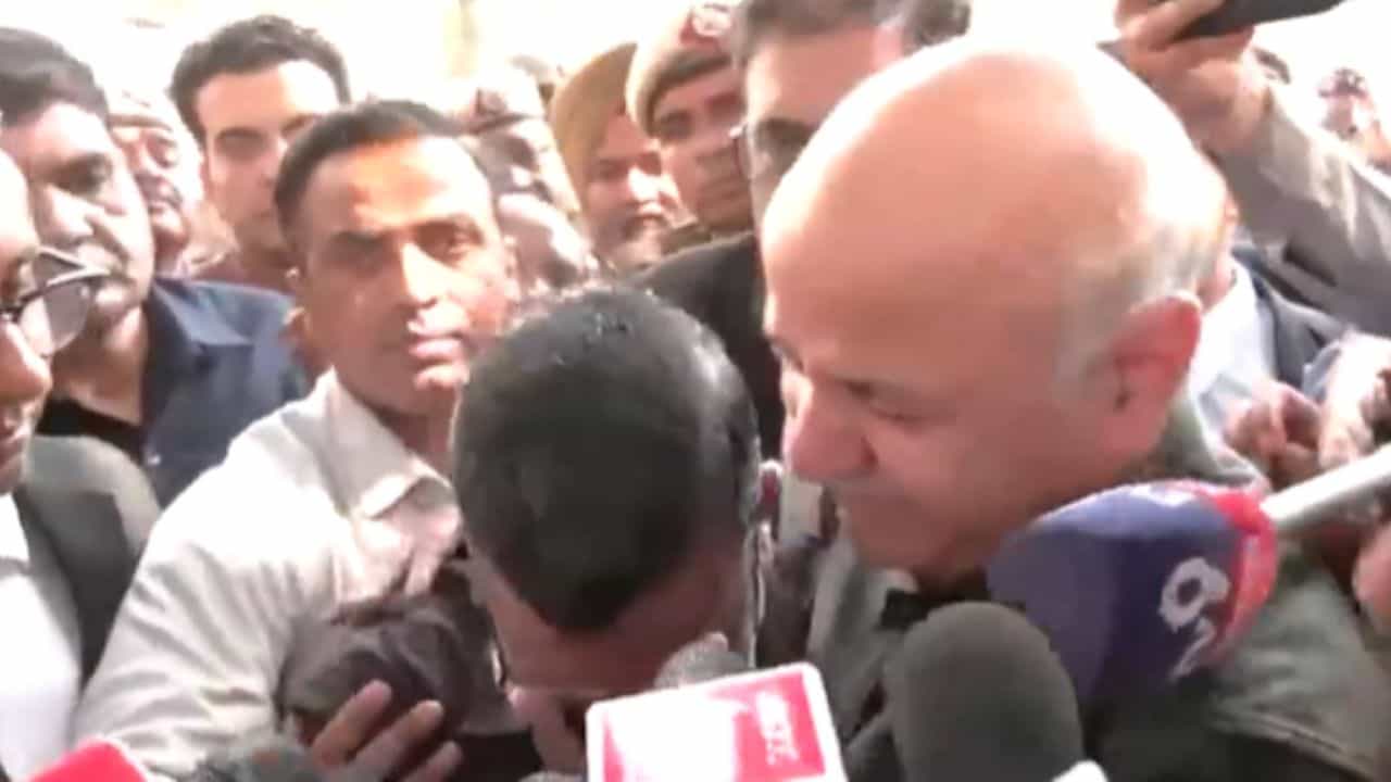 Arvind Kejriwal: প্রমাণ দিতে পারেনি CBI, আবগারি মামলায় বেকসুর খালাস কেজরীবাল-সিসোদিয়া Arvind Kejriwal: প্রমাণ দিতে পারেনি CBI, আবগারি মামলায় বেকসুর খালাস কেজরীবাল-সিসোদিয়া