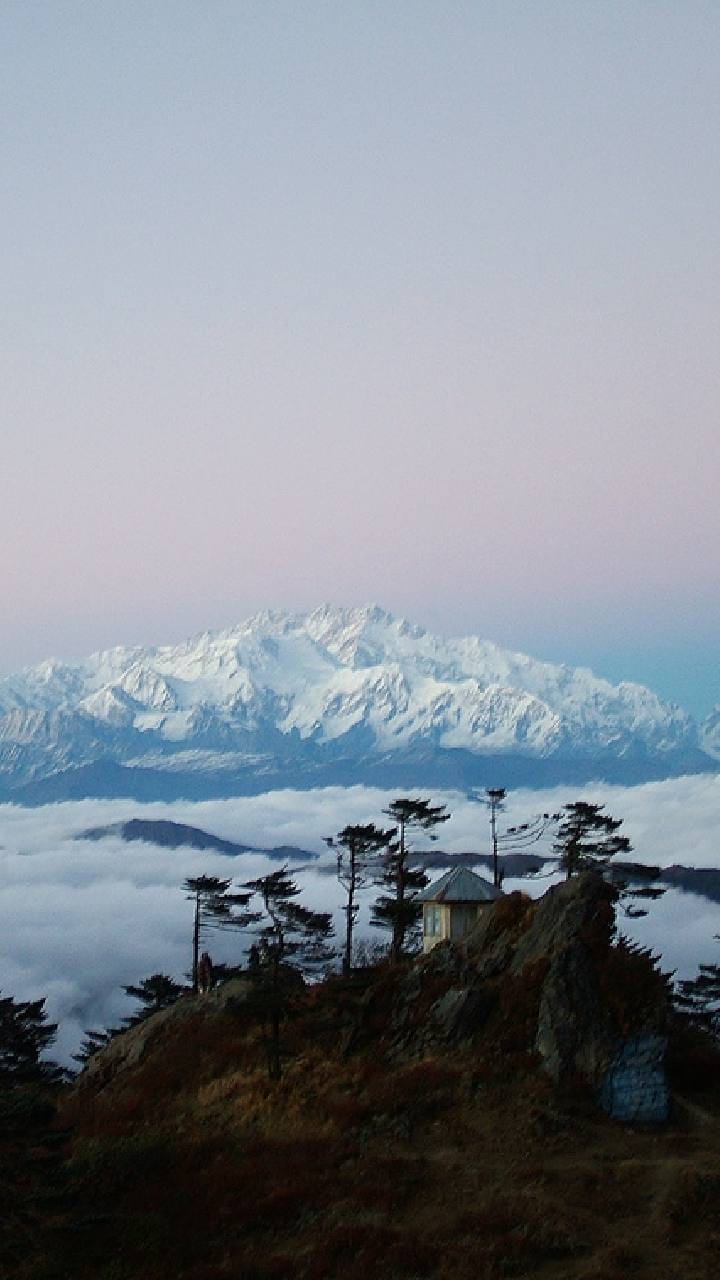 ২০২৬-এর প্রথম তুষারপাত সান্দাকফুতে, দেরিতে এল শীতের ছোঁয়া