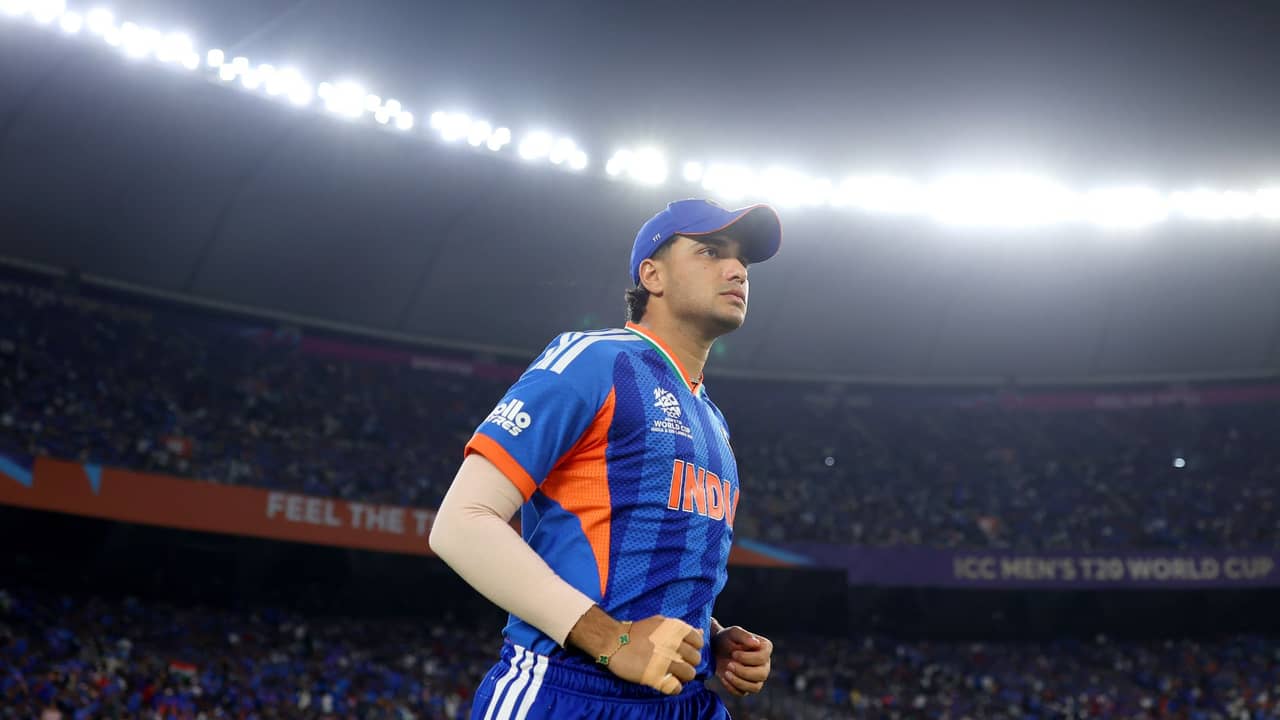 দুবের ব্যাটে ভর করেই ফাইনালে ঝড়, শুবমন গিলের নামও নিলেন অভিষেক শর্মা!