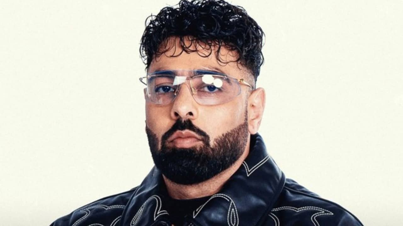 গানের কথায় মেয়েদেরকে নিয়ে ‘অশ্লীল’ শব্দ, মহিলা কমিশনের তলবের মুখে বাদশা