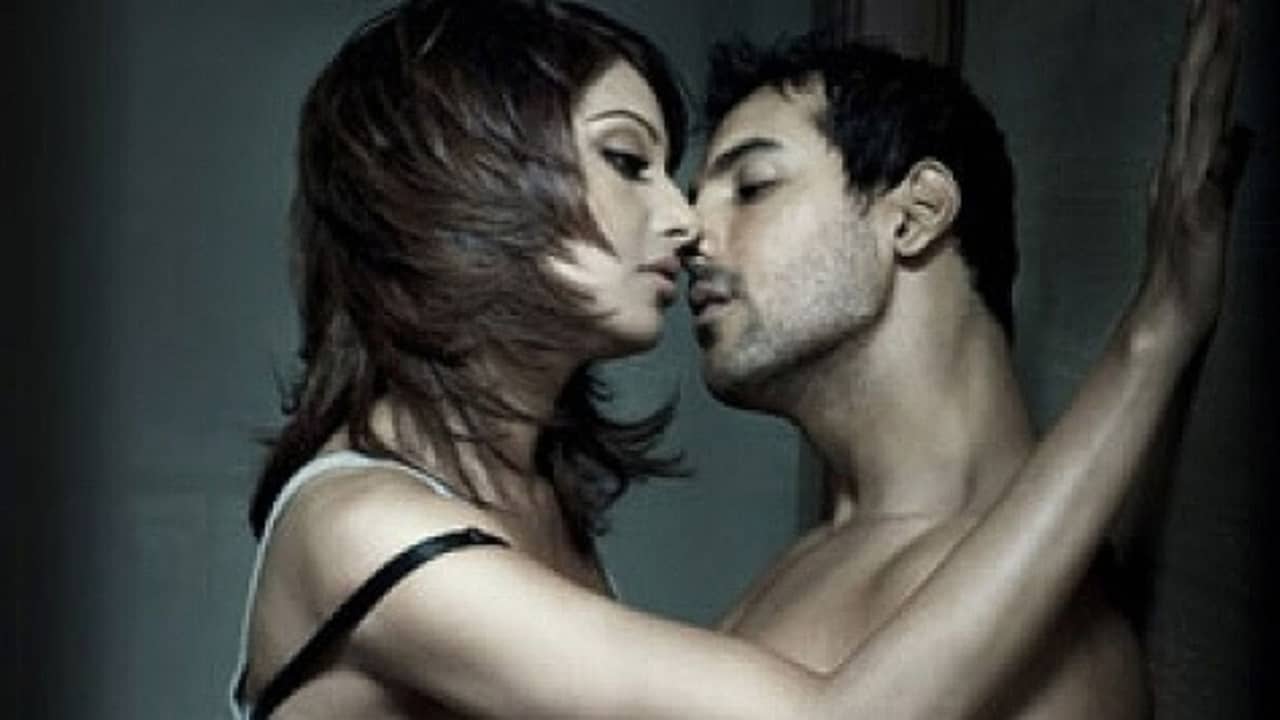 ৯ বছরের টানা লিভ ইন সম্পর্ক! তবুও কেন ভাঙল জন-বিপাশার সুপারহট সম্পর্ক?