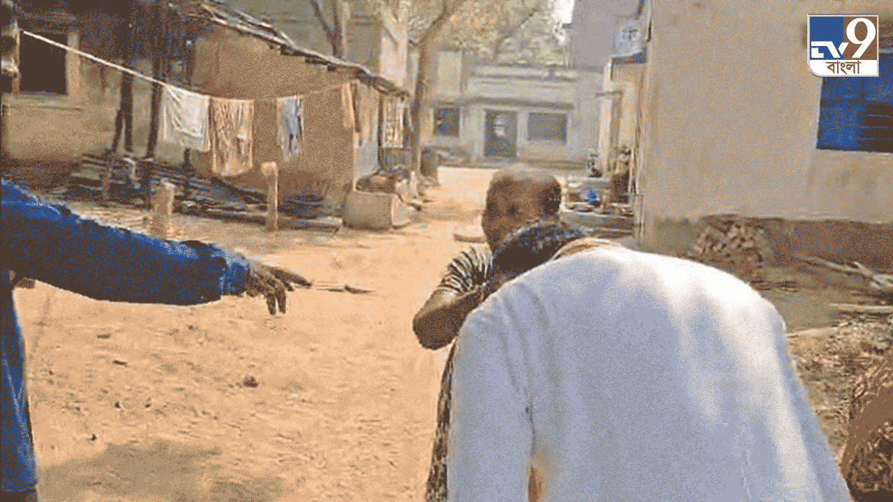 Birbhum: কাজ নেই, ঘরে খাবার নেই, আর সব নেতাগিরি করে বেড়াচ্ছে, BJP প্রার্থীকে দেখে কেঁদে ফেললেন TMC নেতার মা