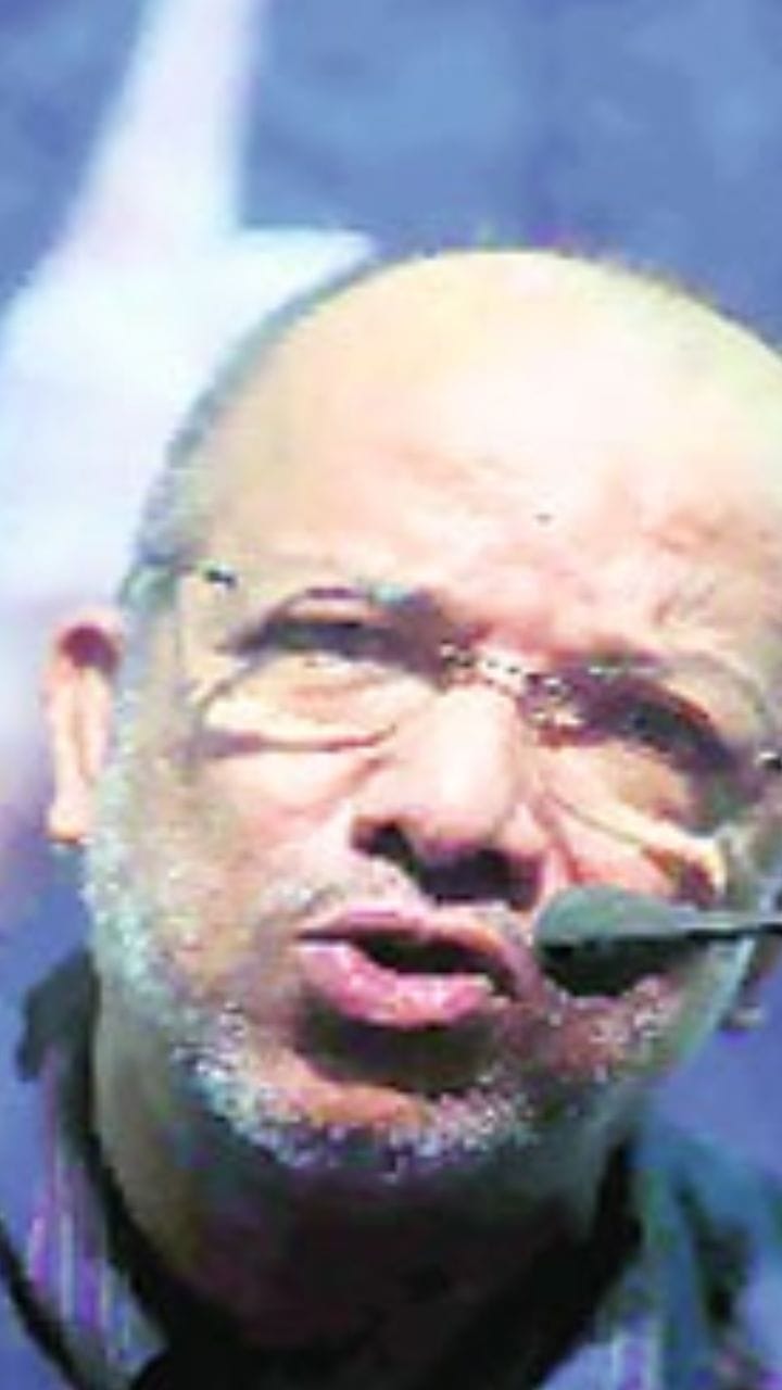 ধর্নামঞ্চে হাজির হয়ে তৃণমূল নেত্রীকে 'বোন' বললেন কবীর সুমন