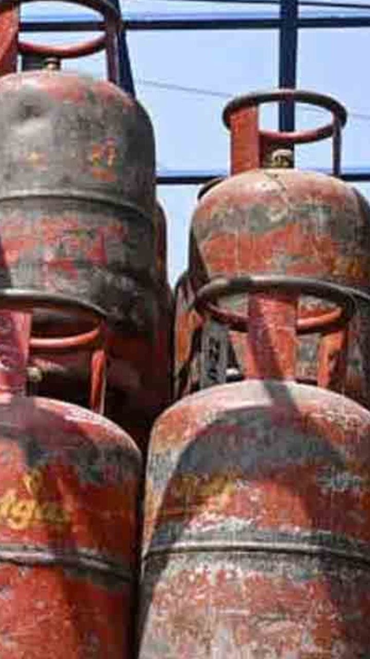 ই-KYC করাননি? আপনার বাড়ি আর নাও আসতে পারে গ্যাস!