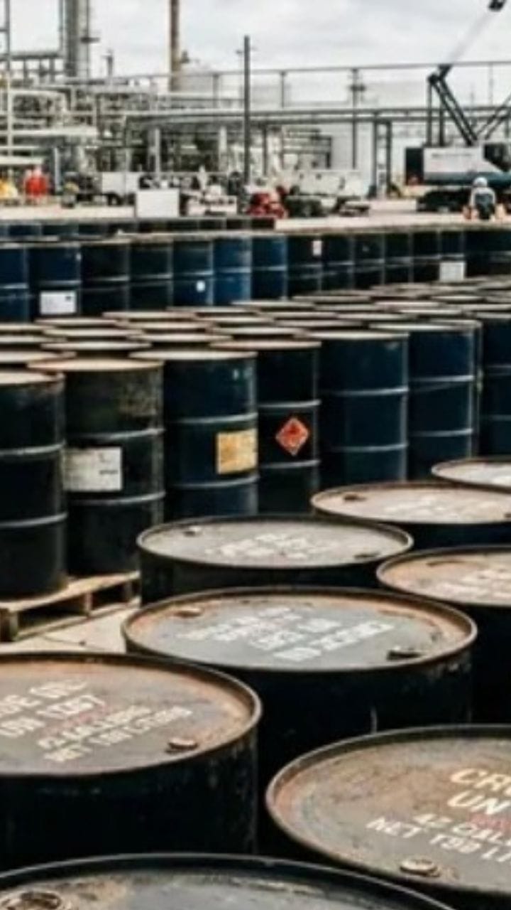 ফের বাজারে অশনিসঙ্কেত! একধাক্কায় অপরিশোধিত তেলের মূল্যবৃদ্ধি ৩০%
