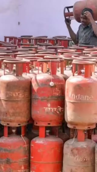 শত চেষ্টাতেও গ্যাস বুকিং হচ্ছে না? এই নিয়মটা তাহলে জানেন না