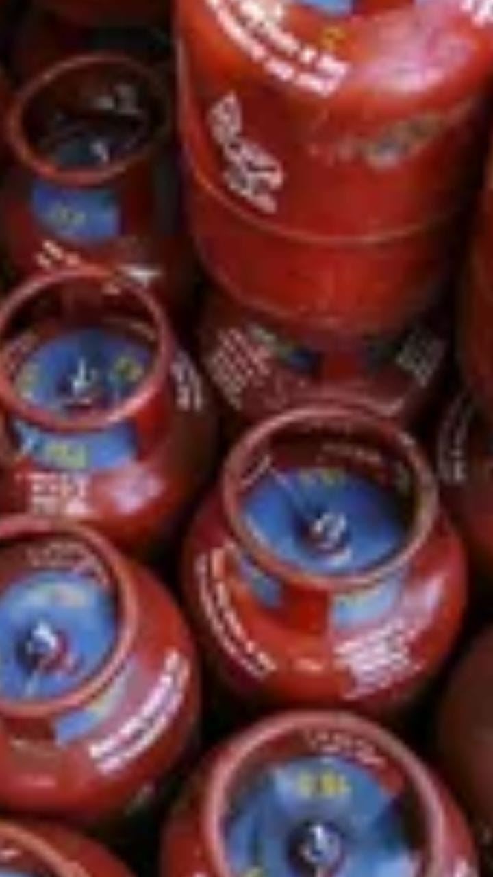 মধ্যপ্রাচ্যে যুদ্ধের প্রভাব, একলাফে ৬০ টাকা বাড়ল গ্যাসের দাম!