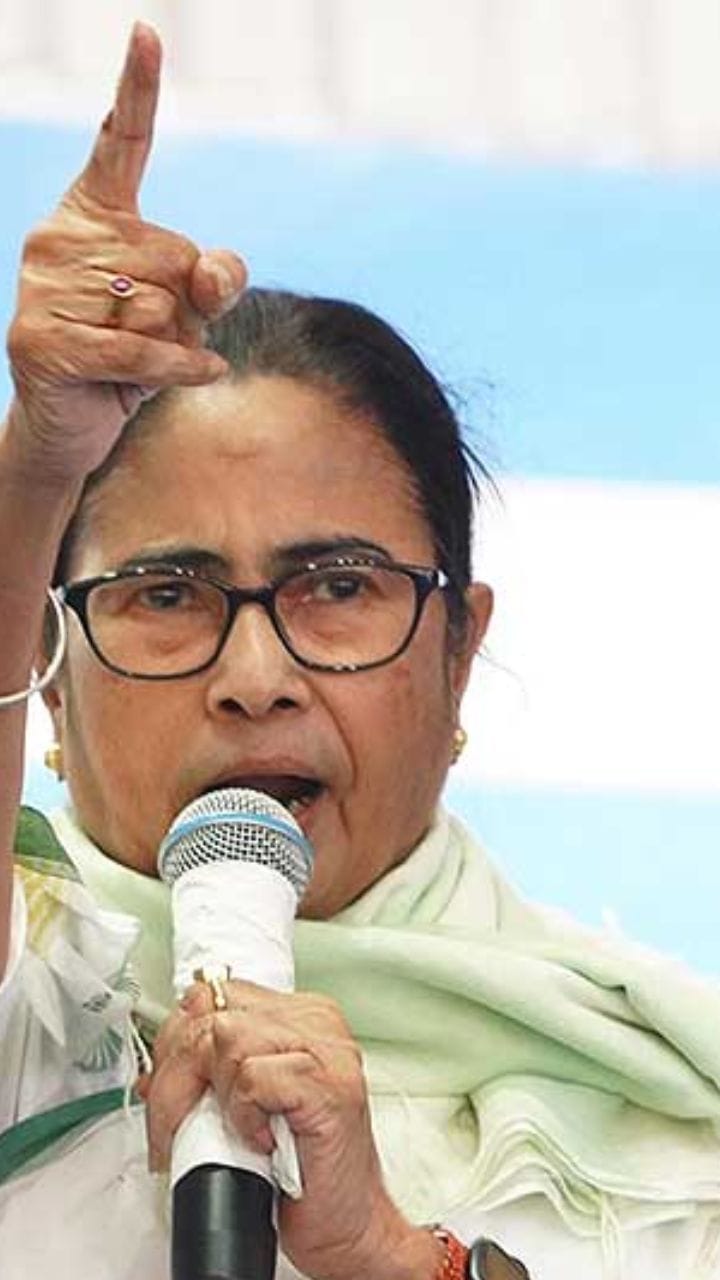 ‘মৃতদের খুঁজে বের করে প্যারেড করাব’, কমিশনকে হুঁশিয়ারি মমতার