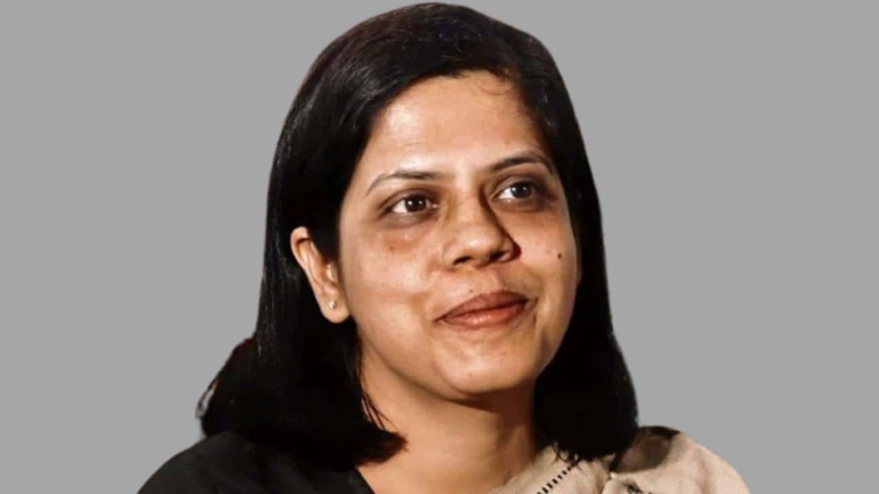 DM Meetings with Chief Secretary: কমিশনের বৈঠক শেষ হতে না হতেই তড়িঘড়ি DM-দের নিয়ে ফের বৈঠকে মুখ্যসচিব নন্দিনী