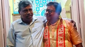 'পুরনো বন্ধু', বিজেপি প্রার্থীর সঙ্গে তৃণমূল কাউন্সিলের ছবি ভাইরাল