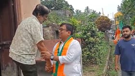 'পুরনো বন্ধু', বিজেপি প্রার্থীর সঙ্গে তৃণমূল কাউন্সিলের ছবি ভাইরাল