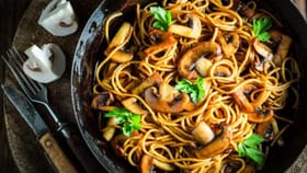 চিকেন বা এগ নয়, এবার বানান মাশরুম নুডলস, রইল রেসিপি