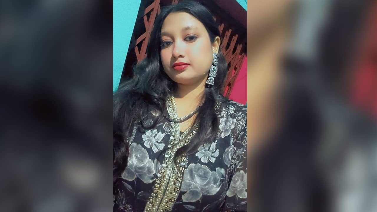 Nadia: প্রেমিককে ভিডিয়ো কল করে গলায় দড়ি তরুণীর, সকালে দরজা ভেঙে থ পরিবার