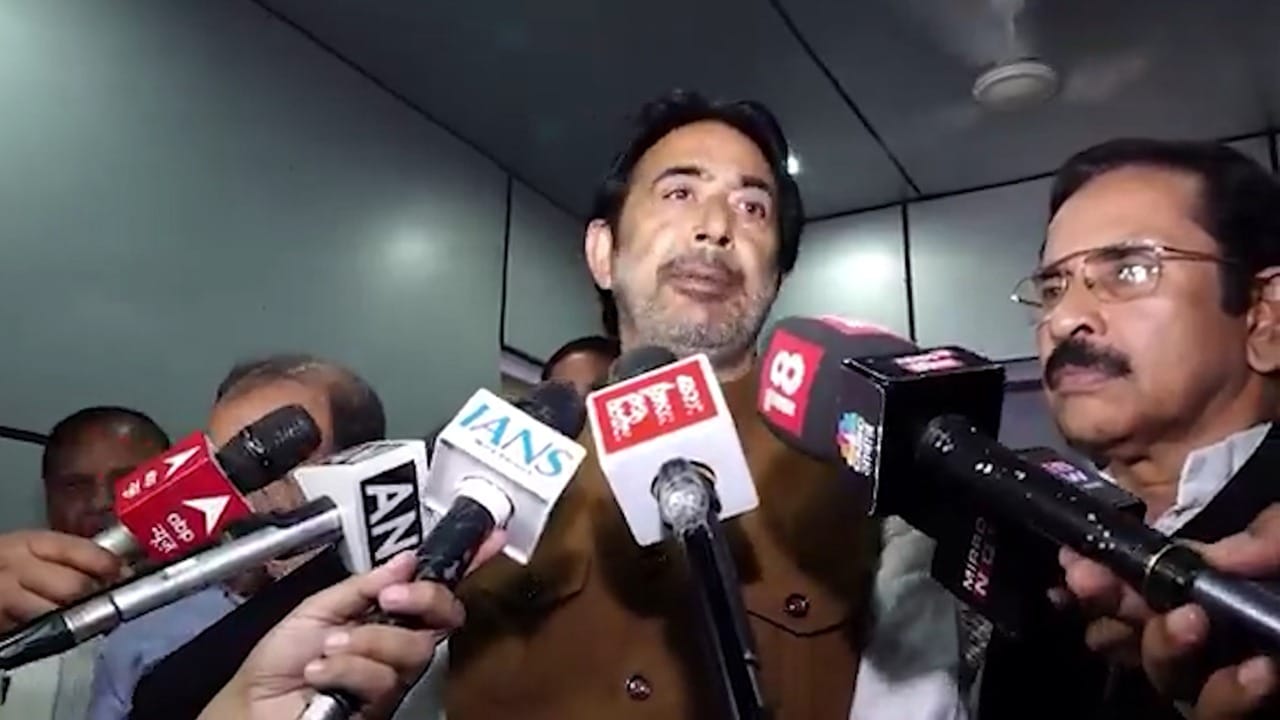 Congress: বাংলায় ৮টি আসন বাদে প্রার্থীদের নাম চূড়ান্ত করল কংগ্রেস, কারণ কী? Congress: বাংলায় ৮টি আসন বাদে প্রার্থীদের নাম চূড়ান্ত করল কংগ্রেস, কারণ কী?