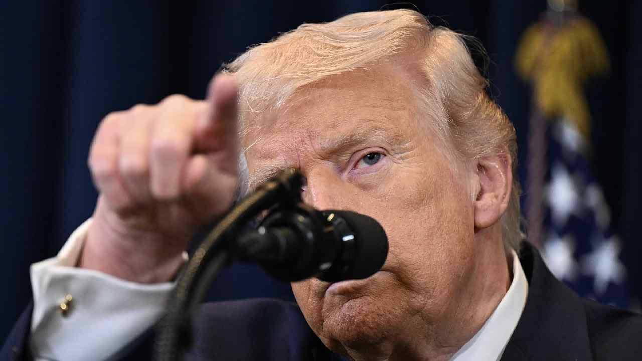 Donald Trump : ইরানের আশেপাশে আরও সেনা মোতায়েন, ফের হুমকি ট্রাম্পের, যুদ্ধবিরতির ভবিষ্যত কী?