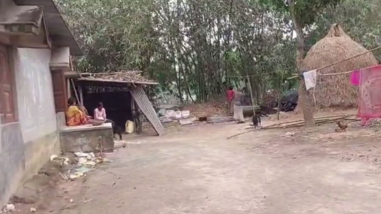 SIR: এসআইআর আতঙ্ক? ফের বাংলায় মৃত্যু SIR: এসআইআর আতঙ্ক? ফের বাংলায় মৃত্যু